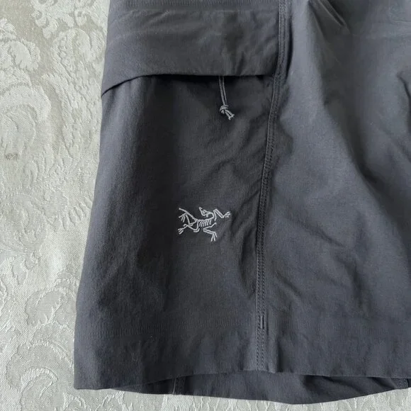 ARC'TERYX Black Sabria short womens Indonesia  2 zip pockets - 6 reg - Picture 2 of 6